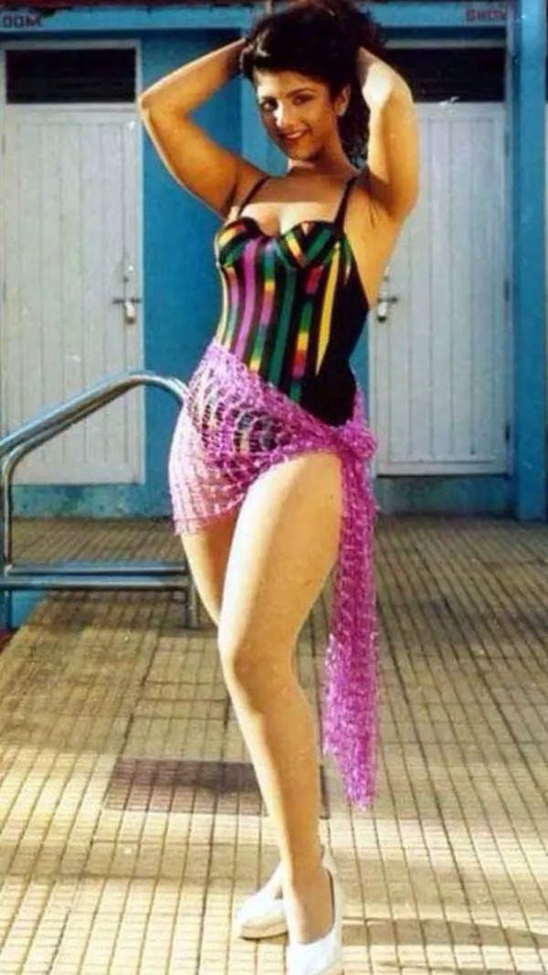 Today saw alazgiya lailaa song in sunmusic 
Damn...rambaa enaa thodaii enaa shapeuu..enaa kundii ....
Swim suit , and then gym leggings all are exposing her thighs and ass shape...sundar c 🔥🔥

Any late 70s kid or 80s  kid irruntha tell about the theatre experience of that song