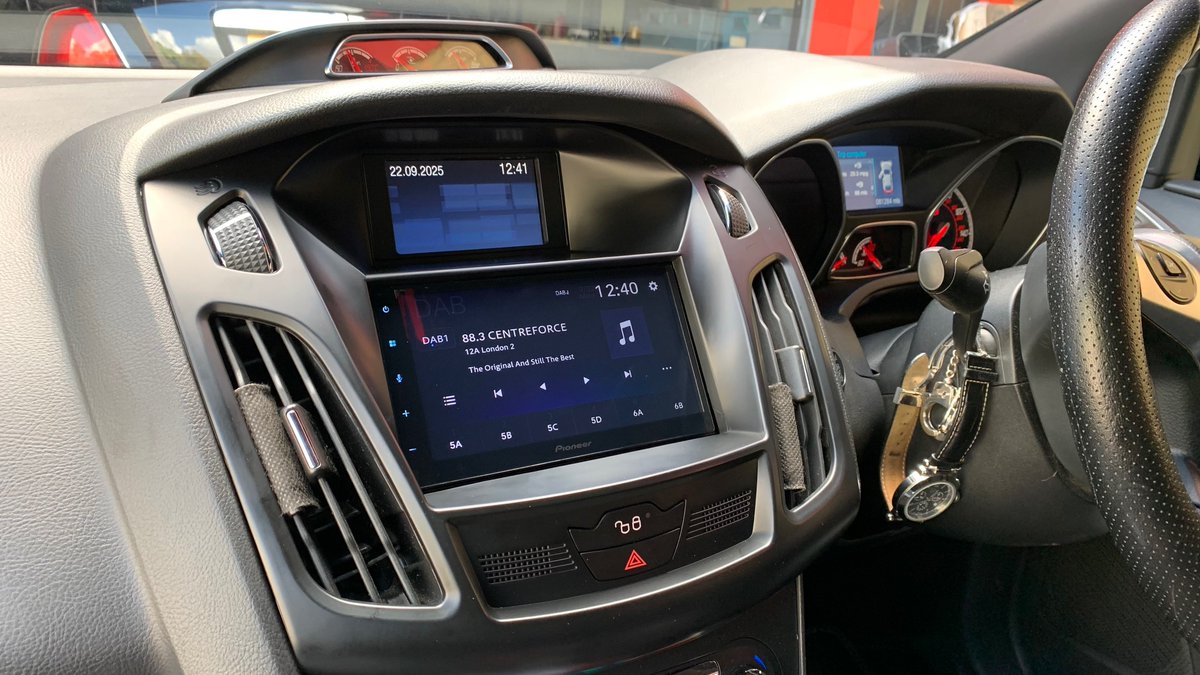 dynamic_audio's tweet image. Ford Focus 2014 Gets a Modern Upgrade! 

We’ve fitted this Ford Focus 2014 model with the powerful Pioneer SPH-DA160DAB featuring Apple CarPlay, Android Auto, DAB Radio &amp;amp; Bluetooth for the ultimate in-car experience.

@Connects2 @forduk @PioneerUK