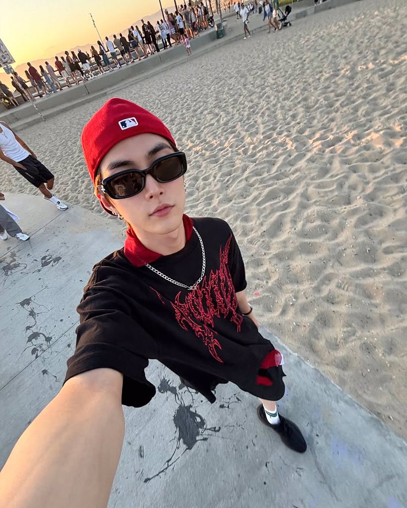 seughnan's tweet photo. Walking by the sea on a golden afternoon, where sunlight dances on the waves — every step feels like the ocean is painting me into its endless summer song. https://t.co/55gogYtROC