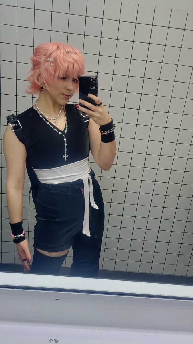 "What the helly⁉️"☆☆
Debuted my handmade #POLYURETHANEpaswg  this wknd! It needs a bit of upgrading, but I'm happy to make and wear something relevant for once! lol
#pantyandstockingcosplay #pantyandstocking #paswg #polyesterandpolyurethane #polyurethanecosplay