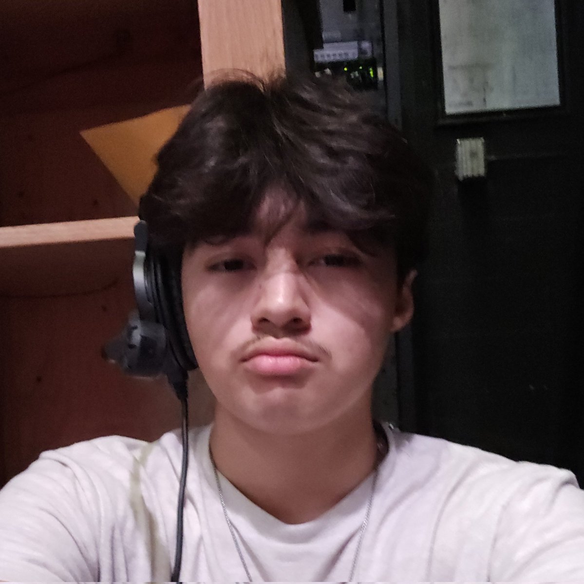 youlose_i's tweet image. techxel stays busy(not) #hellotwitter my face is back wow