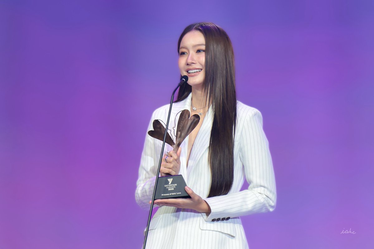 iCokeTotoro (@ikoracoke) on Twitter photo Congrats na kaa <a href="/NamtanTipnaree/">Namtan.Tipnaree</a> ✨
🏆 Leading Girls' Love Star of the Year
🏆 PRINCESS OF GIRLS’ LOVE
ยินดีด้วยมากๆ ที่น้องได้รางวัล นต เก่งมาก
Y Entertain Awards NTF
#NamtanFilmxYEntAwards25
#NamtanTipnaree Congrats na kaa <a href="/NamtanTipnaree/">Namtan.Tipnaree</a> ✨
🏆 Leading Girls' Love Star of the Year
🏆 PRINCESS OF GIRLS’ LOVE
ยินดีด้วยมากๆ ที่น้องได้รางวัล นต เก่งมาก
Y Entertain Awards NTF
#NamtanFilmxYEntAwards25
#NamtanTipnaree