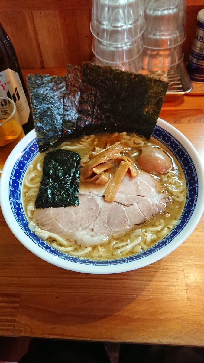 自家製中華そば としおか@早稲田
新・塩ラーメン(薄め)
1週間ほど禁酒してからの舌の感度が素晴らしく、スープ一口目からの出汁、カエシ、魚介油(新塩油)のから織り成す旨味の大洪水がマジヤバ旨くて😋👍
ごちそうさまでした。
