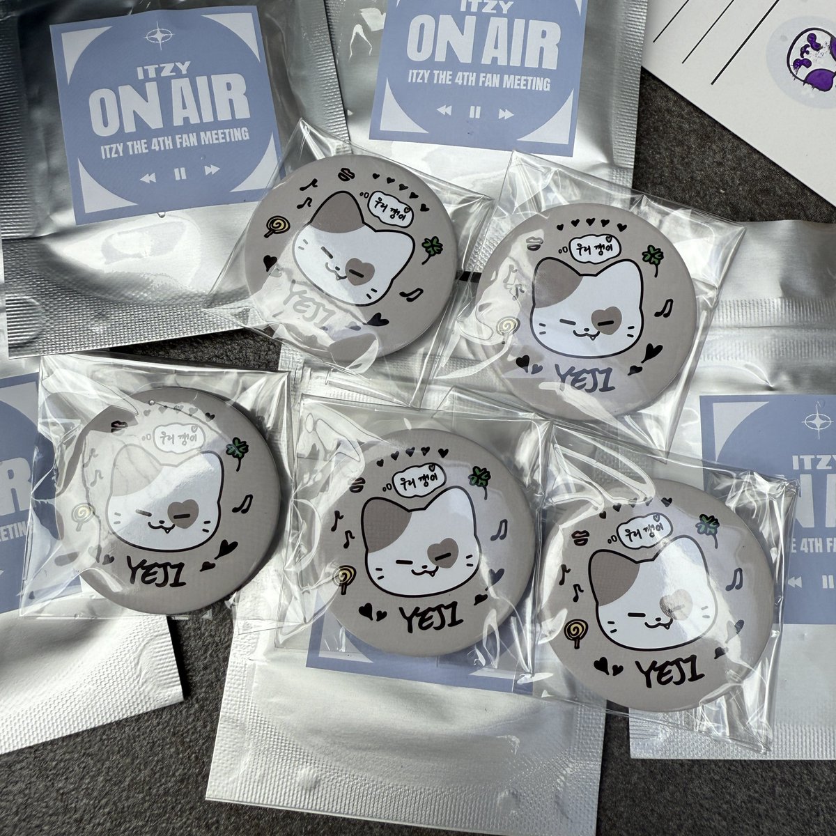 買了五個徽章 五個全是깽이
是很好啦 但也不用給我這麼多吧😂