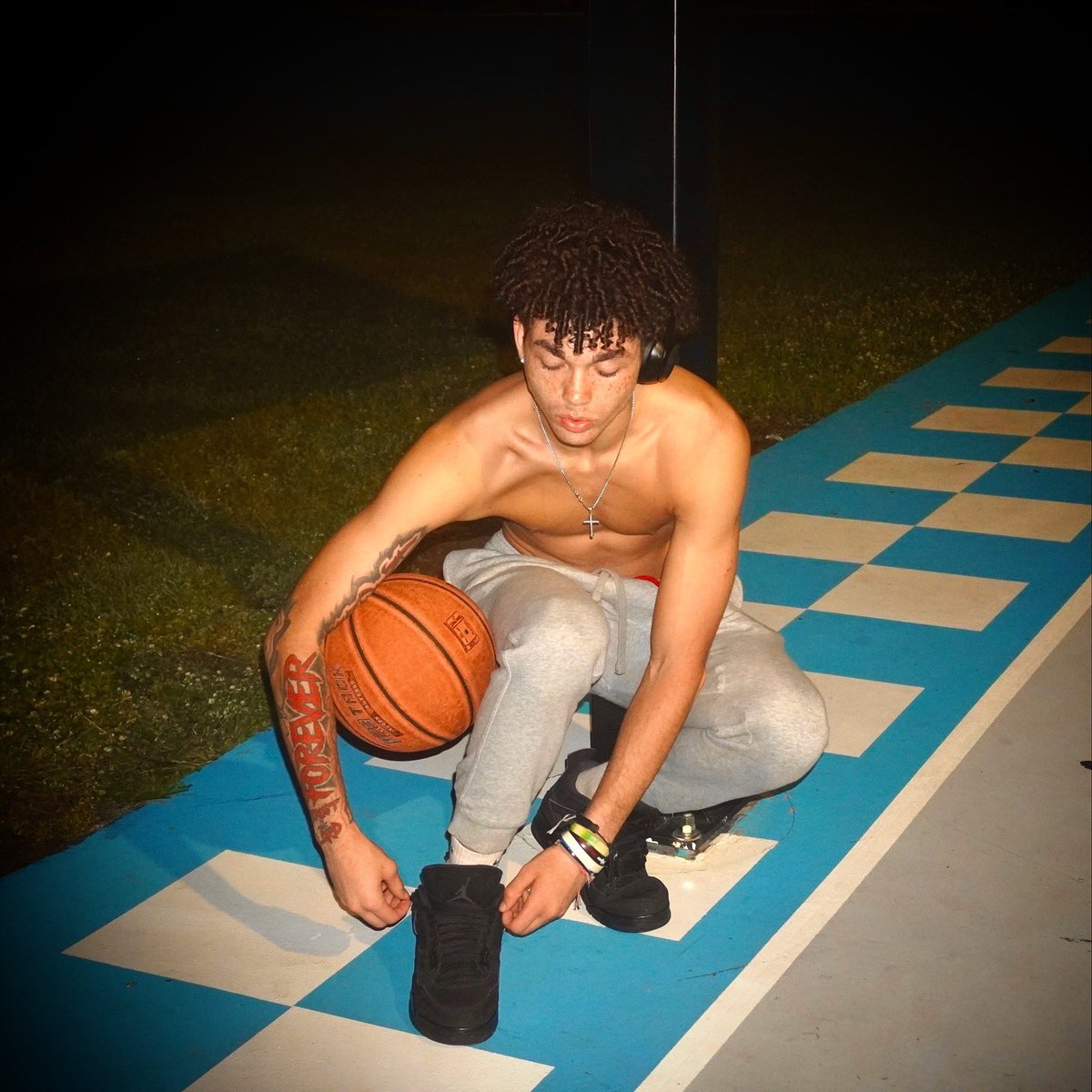 _onlyskyy's tweet photo. Come play with me😫🥵🏀#model #lightskin #FashionWeek https://t.co/aSmr9V7uee