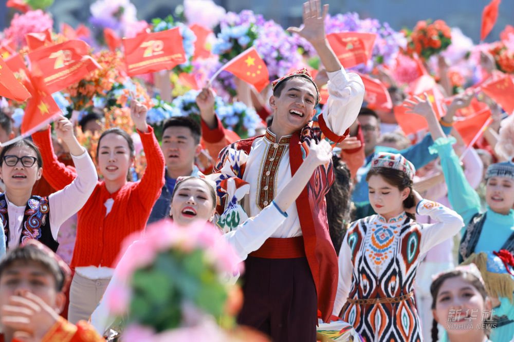 中共中央总书记、国家主席、中央军委主席习近平抵达新疆乌鲁木齐。