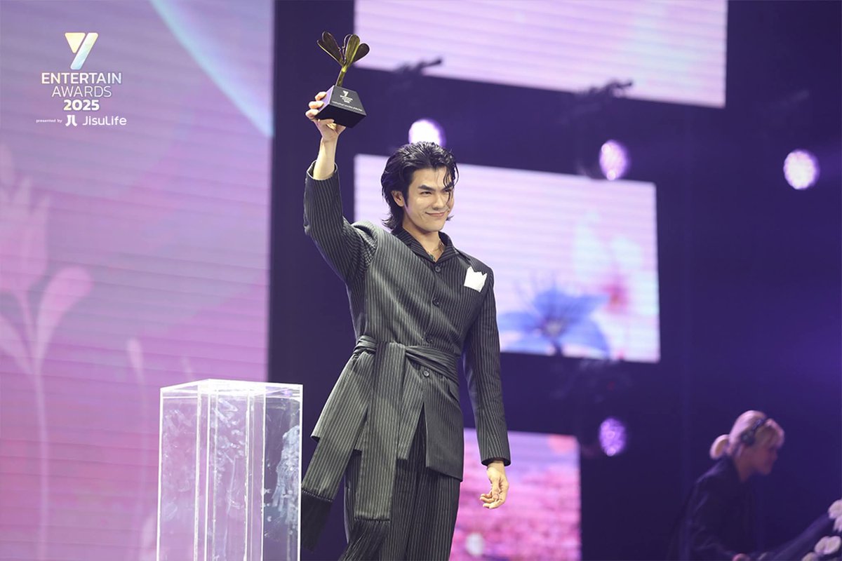 #มายภาคภูมิ จากซีรีส์ Shine คว้ารางวัล “Leading Boys’ Love Star of the Year (นักแสดงนำ Boys’ Love แห่งปี)” การันตีว่าเขาคือหนึ่งในนักแสดงนำสาย Boys’ Love ที่โดดเด่นที่สุดในรอบปี 

คลิกอ่านข่าว 🔗 facebook.com/share/p/1CNsqC…

MILE SHINE AT Y ENT AWARDS
#YEntertainAwards2025xShine