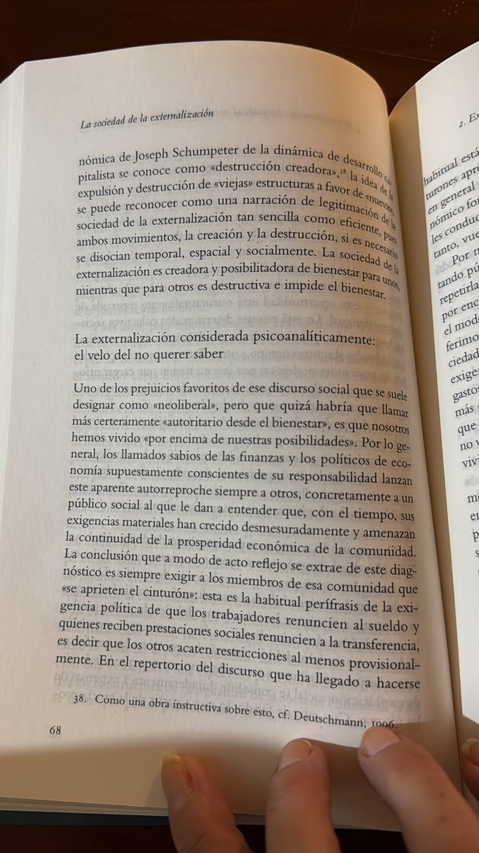 MariaDPemberthy's tweet image. La sociedad de la externalizacion #libros
