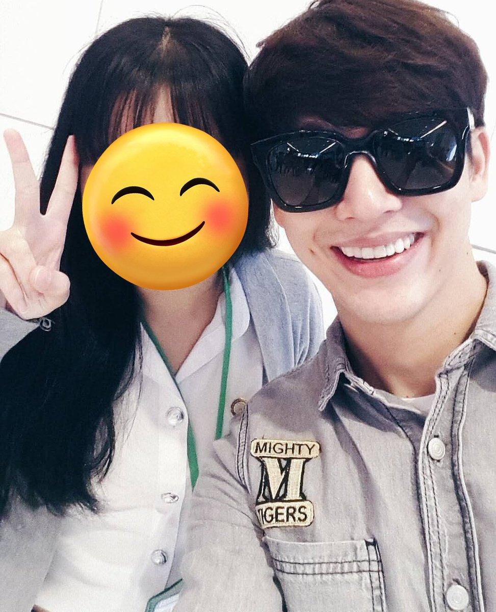 wrtpptrw3005's tweet photo. เฮียพุฒทั้งใจเลย น่ารักมาก ขนาดตอนนั้นฝึกงานอยู่ตึกเจ็ม เฮียเห็น เฮียเรียกให้เข้ามาถ่ายรูปก่อนยังจำได้เลยเฮียบอกว่า "เอ้า... จะไปทำงานแล้วใช่มั้ย มาๆ มาถ่ายก่อนจะได้รีบไปทำงาน" 55555 กรี้ดดดด สมัยนั้นเบเน 1:1 กับเฮียเกือบทุกงาน เฮียชู๊สชั้น #DJPUSH #ดีเจพุฒ https://t.co/HXhZhE1aup