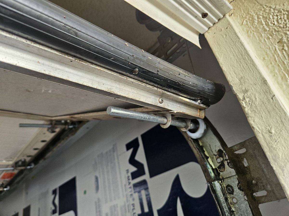 willdryson's tweet image. Reset the cable.
Lube the door.
Grease the rail.
New high cycle rollers.
New bottom seal.

That seal wore me out.
Praise the Lord for some work, and that the truck is running.... very well 💕🙌

Blessed to have work, and ability to do it!!!
#work #repair #garagedoorservice