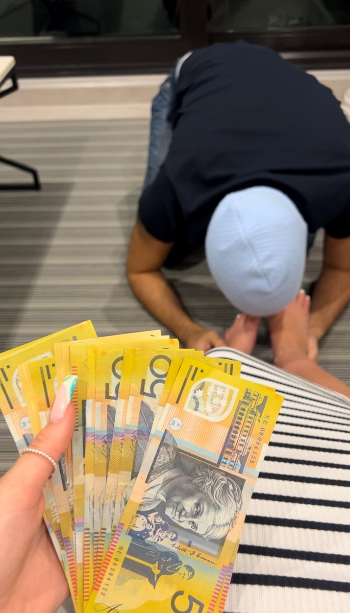 Queen Holly tweet media