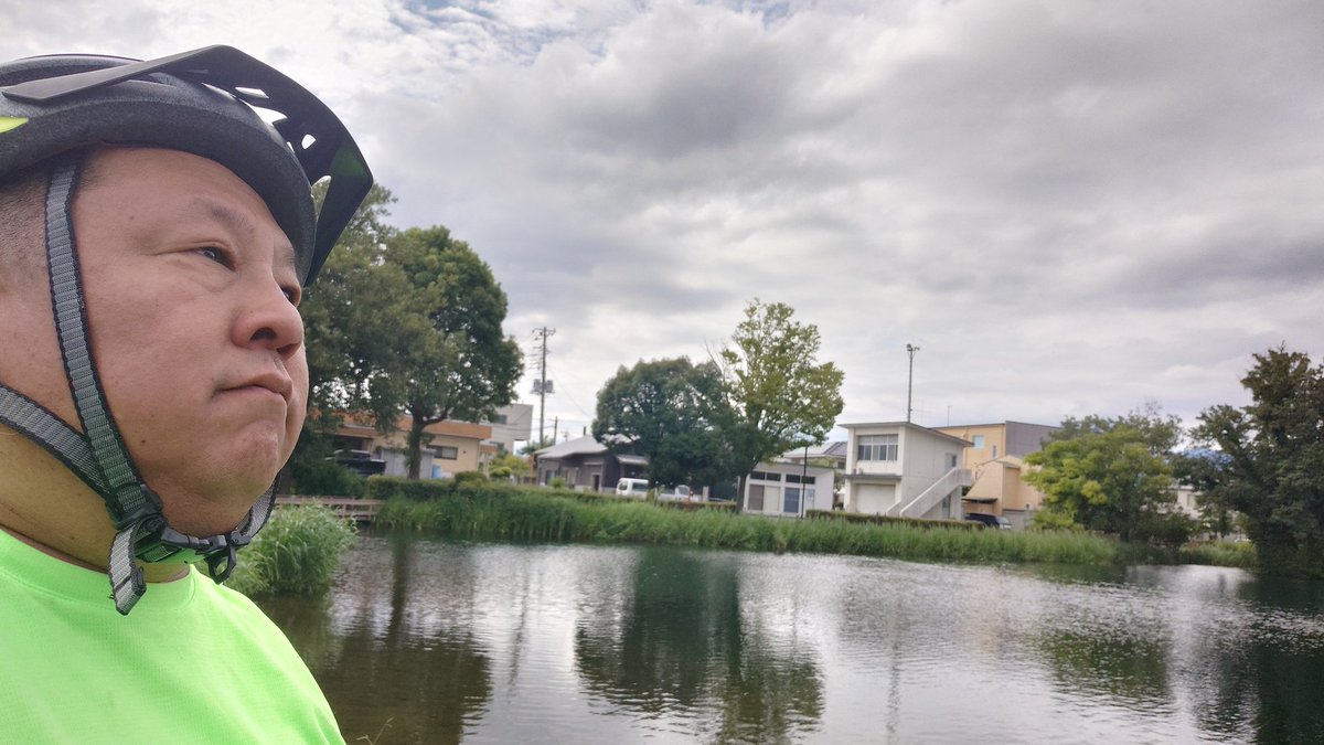 清水町ステーキハウス『毎日牧場』ランチを堪能後、三島市内に移動して三島の景勝地『中郷温水池』に向かいました。

#中郷温水池
#源兵衛川
#三島景勝地
#逆さ富士
#水辺の風景
#ため池百選
#伊豆サイクリスト
#伊豆サイクリング
#伊豆トラベルライター
#mimory
#ミモリー
#TREKMTB
#gobybike