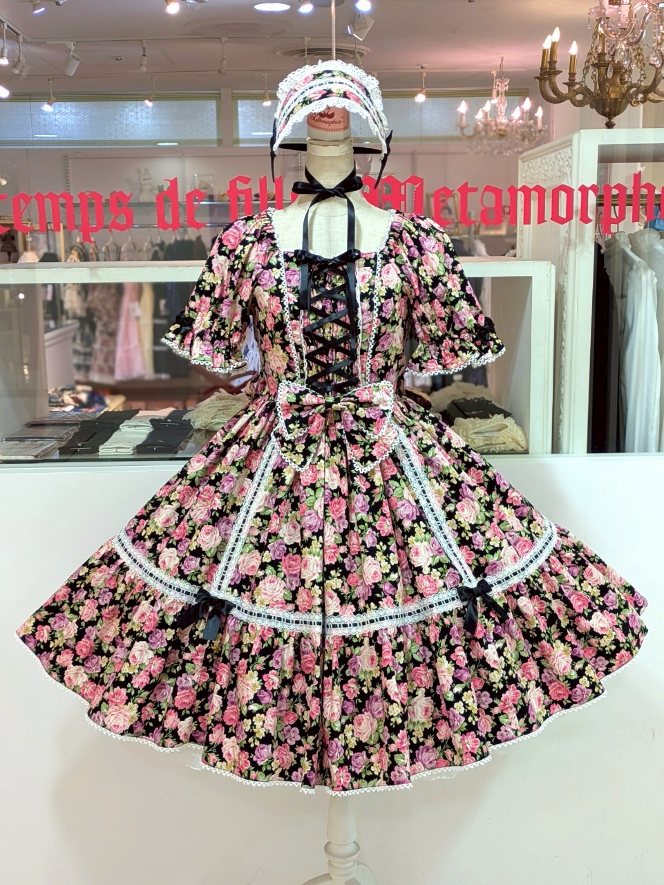 メタモルフォーゼ　窓柄　ロングワンピース　薔薇 ゴブラン風くまちゃんコートワンピース | metamorphose temps de