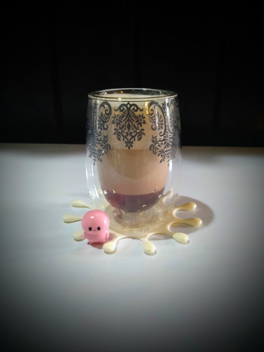 オープンしてるけど
オープン前の1杯
「いちごミルクティー」
600円
そのほか
バナナ
バニラ
ココナッツ
アマレット
ミント
等のミルクティーをお作りします
低温殺菌牛乳→特濃豆乳に変更無料
持ち帰り〇
ホット、コールドどちらでも🙆🏻
只今チャイ3種類(全てマリアージュフレール) 
 #オタマノカリス