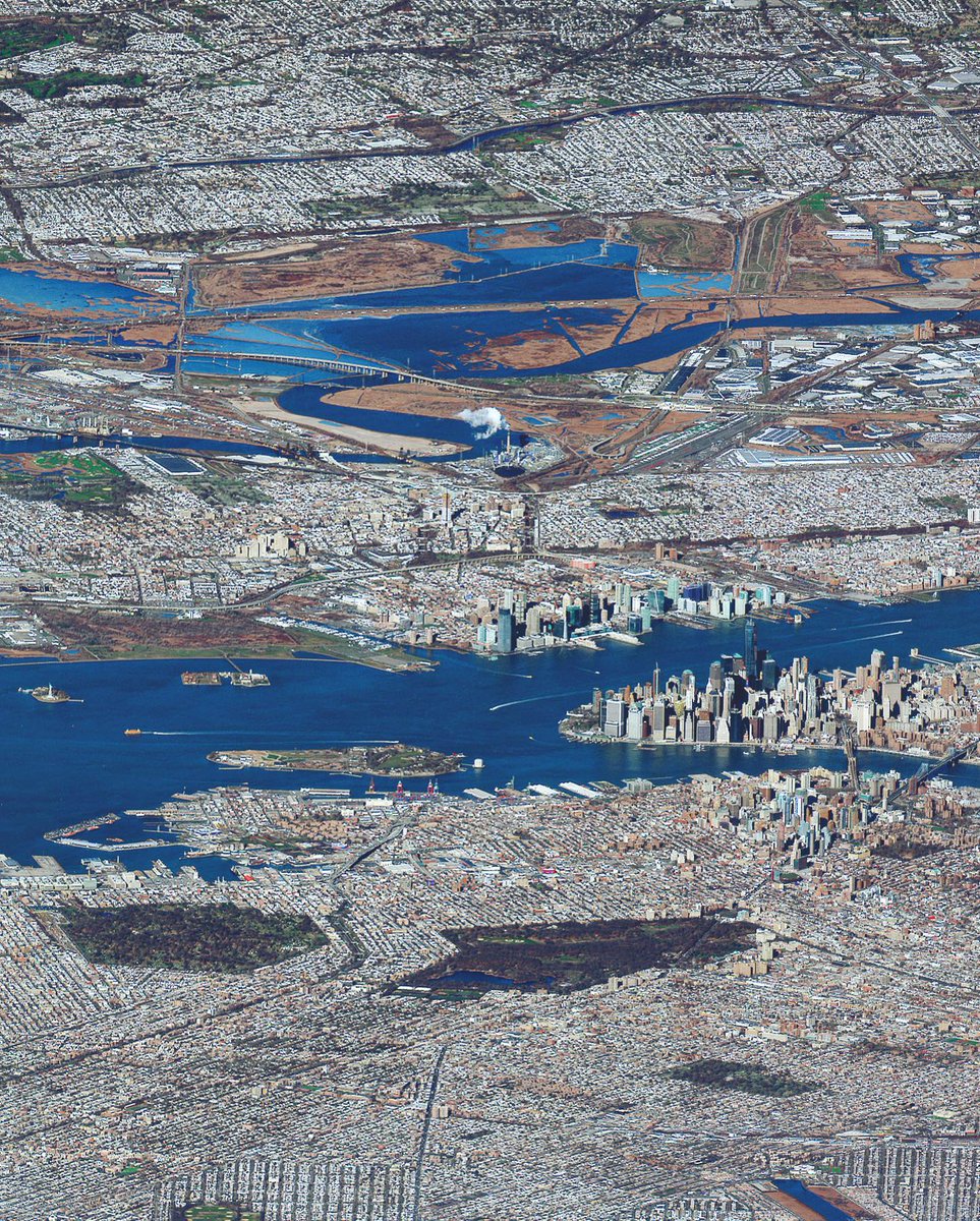 cooltechtipz's tweet image. incredible low-angle satellite photo of new york city.

📸: dailyoverview/ig