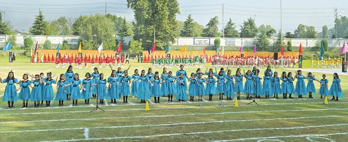 rayaan958's tweet photo. Joy, colour &amp; pure innocence lit up the Annual Sports Day at Presentation Convent School, Srinagar! 🌟 Kids from classes 1–3 wowed parents with dances, races &amp; speeches. Emotions ran high as families cheered on their little stars. 📷 #Srinagar #SportsDay #PresentationConvent https://t.co/bmNclr1OLW