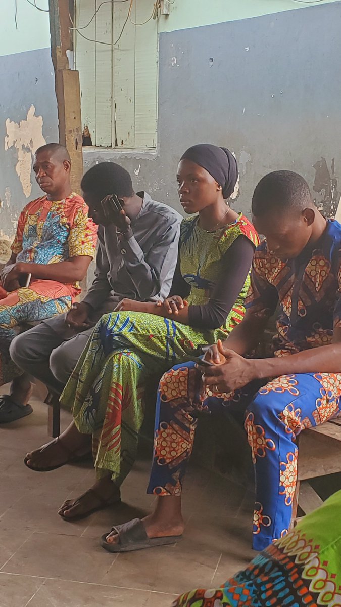 GreenFutureASD's tweet photo. For the past 3 months, the #WASH4UrbanSlum Project has been working with the Makoko community and key stakeholders to tackle waste &amp; sanitation challenges.✨
we have Engaged with the community leaders, youth, @lasepaofficial, @moelagos &amp; @lawma_gov on irregular waste collection https://t.co/UWWaAMNByv