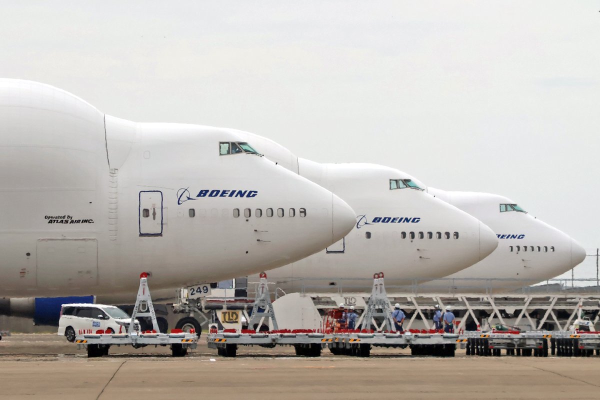 セントレアにボーイング747LCFドリームリフターが到着しました。先日セントレアに飛来して駐機していた2機と合わせて世界で4機しかない飛行機の3機のLCFが揃いました。フライトお疲れさまでした。