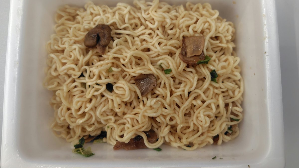 ペヤングやきそば
松茸味

値段見ずに買ってしまった
((ヽ(ﾟωﾟ;;;)ﾉﾉ))