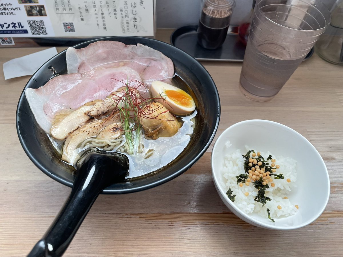 MagicSmile_ts's tweet image. 國宝ラーメンやっと食べれた😭
スープ旨すぎ、出汁のパワー凄い！
麺も今回の特製ぽくてスープと相性バッチし、大盛り出来ないけど〆茶漬け含めて大満足！美味しかった！
 #キブサチ