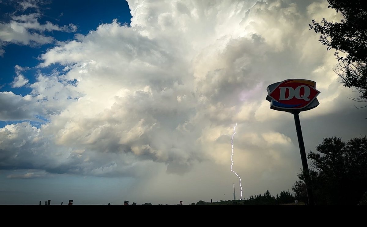 ConnerStinesWx's tweet image. A few CGs from today’s south OK chase
#okwx #lightning