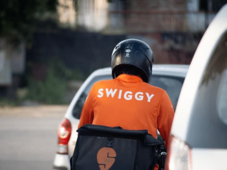 startupexitsind's tweet photo. 🚨 Swiggy to exit Rapido with Rs 💰2,400 crore sale to Prosus, WestBridge.
#Swiggy #Rapido https://t.co/DYeg3ctR4g