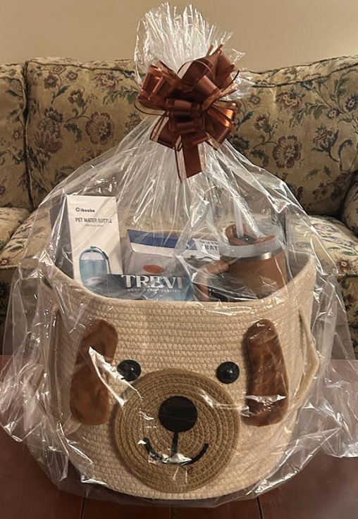 Want to win big? 🎁 Our annual Beagle Bash is this Sat, but you don't have to be there to get in on the action! Our incredible #raffle baskets are open for online ticket sales. Get yours by Thurs, Sept 25. Every ticket helps a #beagle in need! 
Shop here: bash.bonesbeagles.org/?page=raffle.h…