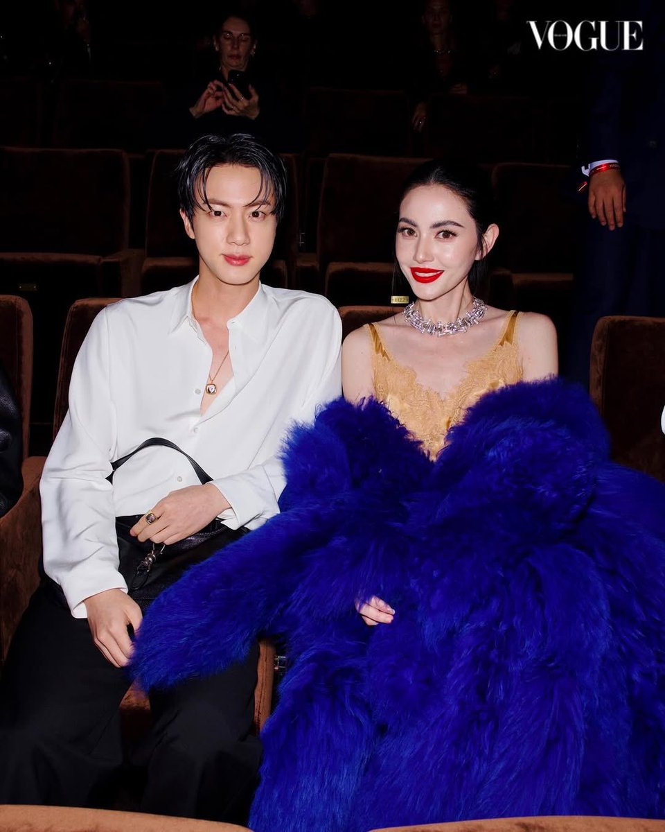 ITSPERSONAL_VV's tweet image. I'm a huge fan of them omg now I'm screaming 🙀 it's like a dream come true 
#davikah #jin #SEOKJIN #GucciLaFamiglia #GucciSS26