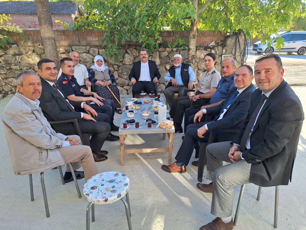 Sosyal Yardımlaşma ve Dayanışma Vakfımız olarak, Sayın Kaymakamımız, Kurum Müdürlerimiz ile birlikte Şehit Ailelerimiz ve Gazilerimizi ziyaret ederek hayır dualarını aldık.