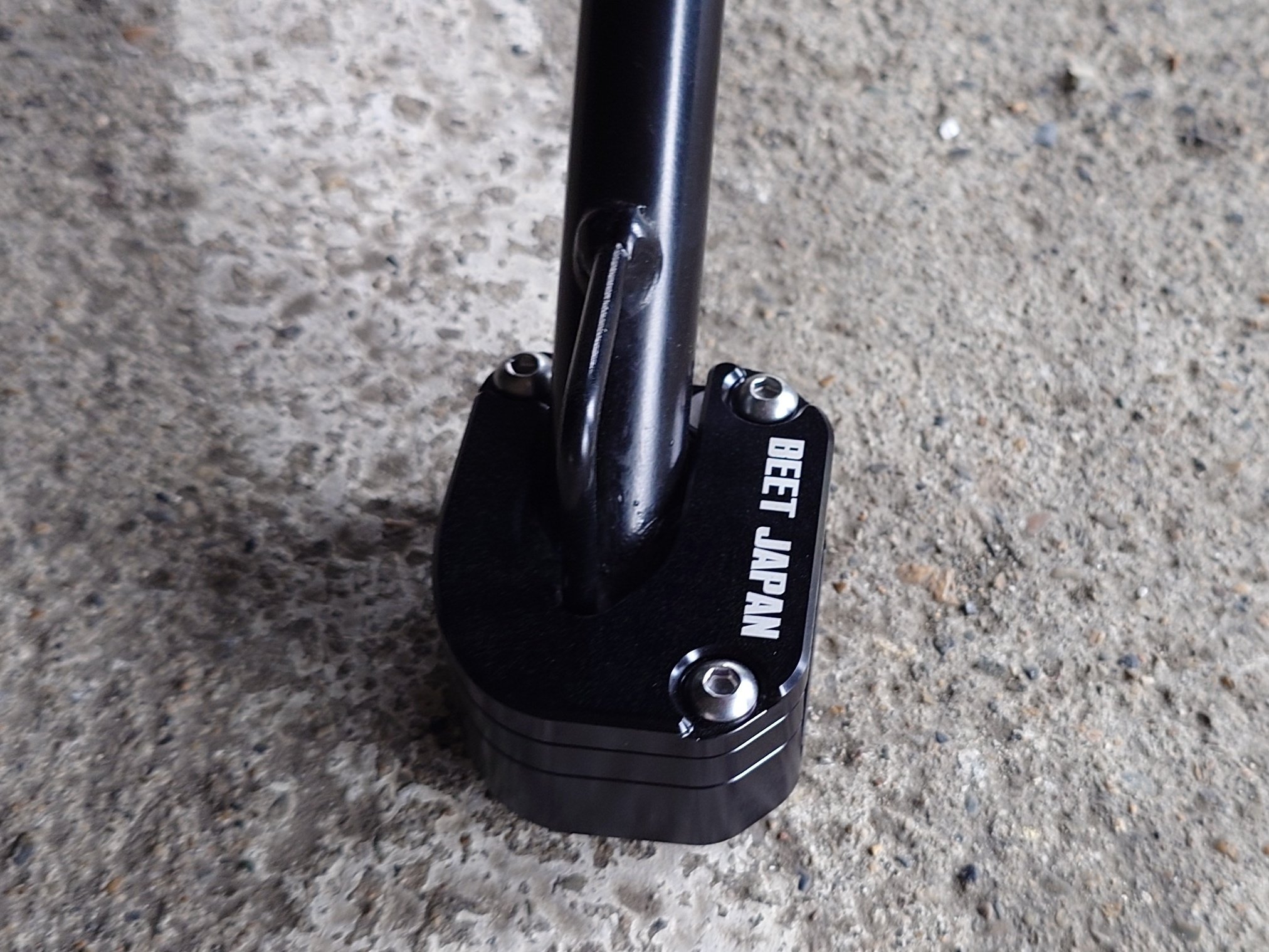 けん Amazon | BEET(ビート) サイドスタンドプレートキット 20mm センター