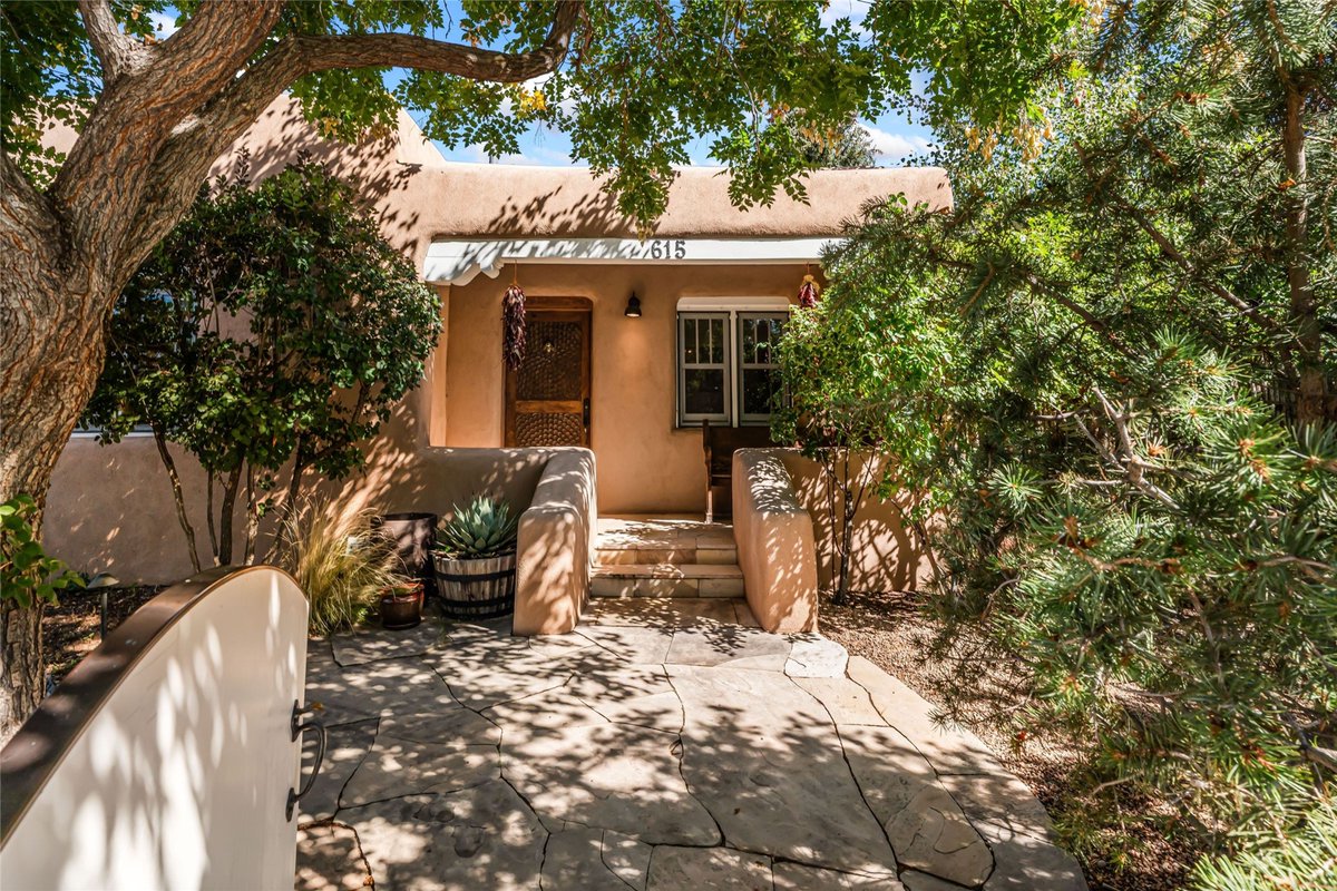 SantaFePics's tweet photo. Historic 1920s Adobe Bungalow in Santa Fe https://t.co/ZC2yyw9jN6 via @CIRCA Old Houses https://t.co/OZDKHk9CCk