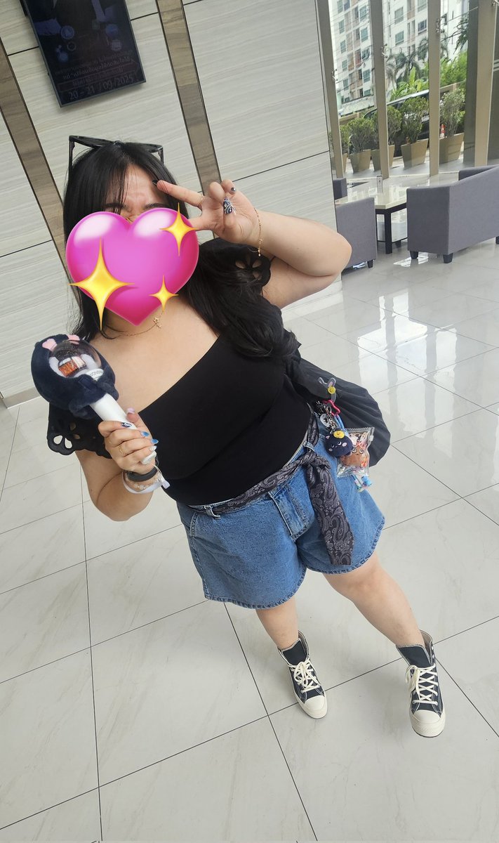 Myrockstar02's tweet photo. Saw Happiest Binna is my happiest moment of life🥰🫶🏻✨️
Flew all the way from Jakarta with love and left Bangkok with full happiness and full warm heart , thank you RIIZE !!! Thank you Thai Briize yall rock!!🎸🔥🤟🏻🩷

#RIIZINGLOUD_IN_BANGKOK 
#라이즈 #RIIZE #RIIZINGLOUDinBKK https://t.co/JE926BiZep