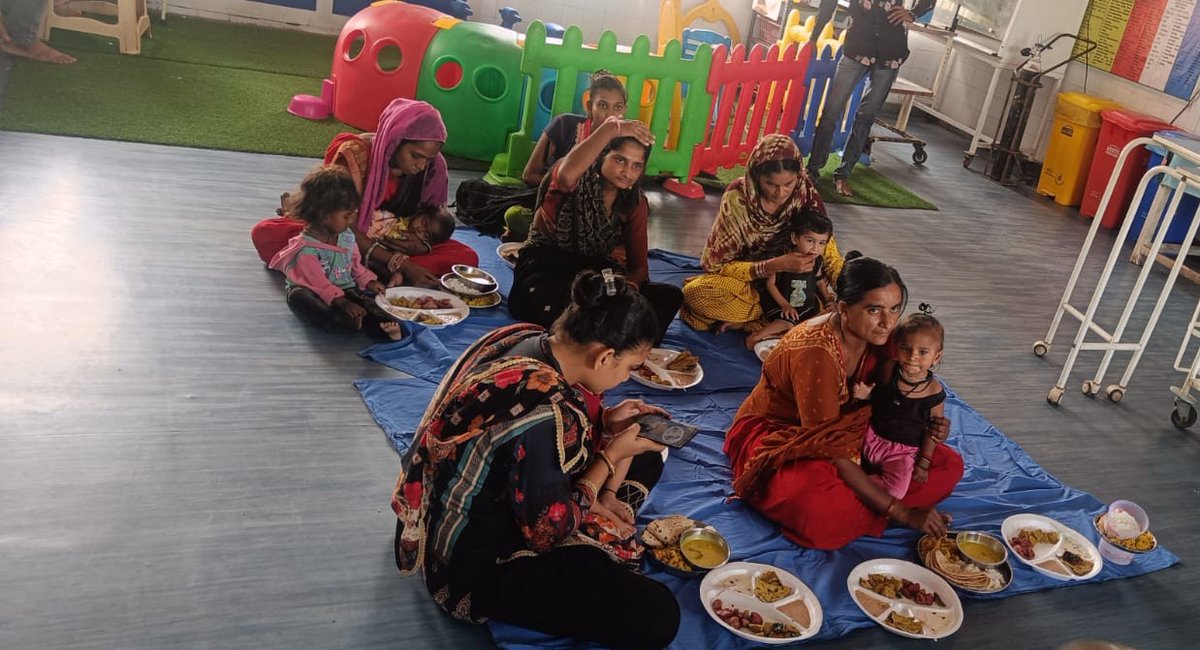 તા.૨૩-૦૯-૨૦૨૫ નાં NRC વિભાગ દ્રારા “પોષણ માસ”ની ઉજવણી અંતર્ગત  વાનગીઓં  જેવી કે બીટ ના ઢોકળા, સાબુદાણા સફરજન ખીર, ખજૂર મખાના ખીર, દલિયા ખીચડી, મિક્સ સ્પ્રાઉટ, મિક્સ વેજિટેબલ સલાડ, વગેરે બનાવવા માં આવી હતી અને કુપોષિત બાળકો સાથે પોષણ માસ ની ઉજવણી કરવામાં આવી હતી.