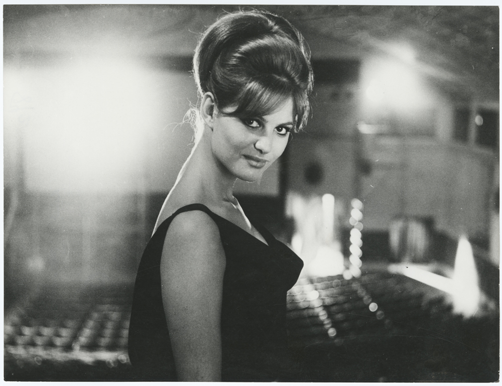 Hommage à Claudia Cardinale
« Immense tristesse d’apprendre la disparition de Claudia Cardinale, icone lumineuse, libre et intemporelle du cinéma européen qui brilla jusqu’à Hollywood. "De Rocco et ses frères" au "Guépard", de "Huit et demi" à "Il était une fois dans l’Ouest", de
