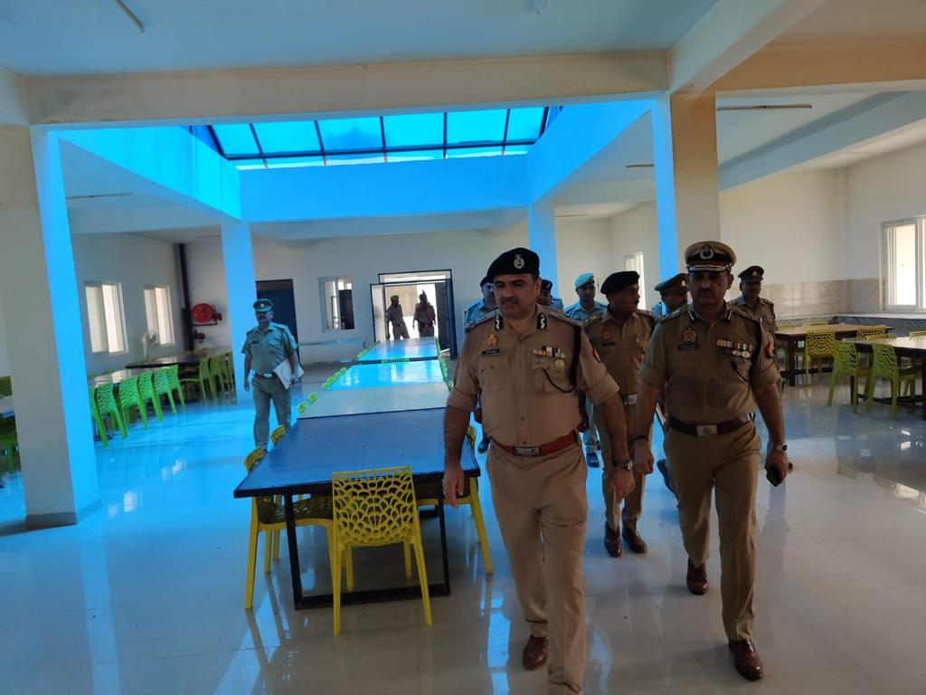 Police Training College Sitapur UP Police (@ptcsitapurupp) on Twitter photo संस्था में पुलिस महानिदेशक प्रशिक्षण श्री राजीव सभरवाल के द्वारा परेड ग्राउंड, नवनिर्मित अन्तःकक्ष भवन, प्रशिक्षु छात्रावास, भोजनालय का निरीक्षण एवं राजपत्रित अधिकारियों के साथ बैठक किया गया, जिसमें ADG श्री विजय सिंह मीना एवं अन्य अधिकारीगण मौजूद रहे।
<a href="/Uppolice/">UP POLICE</a>
<a href="/UPPoliceTrgHQ/">Training Directorate UP Police</a> संस्था में पुलिस महानिदेशक प्रशिक्षण श्री राजीव सभरवाल के द्वारा परेड ग्राउंड, नवनिर्मित अन्तःकक्ष भवन, प्रशिक्षु छात्रावास, भोजनालय का निरीक्षण एवं राजपत्रित अधिकारियों के साथ बैठक किया गया, जिसमें ADG श्री विजय सिंह मीना एवं अन्य अधिकारीगण मौजूद रहे।
<a href="/Uppolice/">UP POLICE</a>
<a href="/UPPoliceTrgHQ/">Training Directorate UP Police</a>