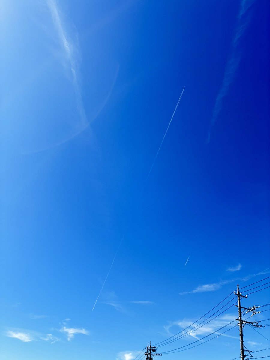 ma_biche_3's tweet photo. #愛する夫へ 
晴れ渡る空の下
貴方を想い紡ぐ言の葉
貴方の空も晴れであれと
願うは貴方の笑顔
空はどこまでも続く
そよ風にのせて
貴方に届け
愛してます
#愛　#愛言葉  #いまそら https://t.co/YLev5WfJRq