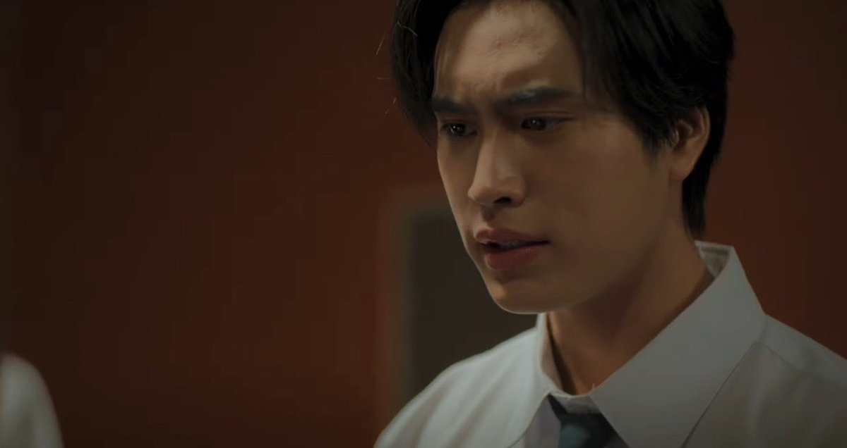 faikeaw_ent's tweet photo. “พร้อม” กดดัน “อังเปา” ให้ร่วมมือชิงที่หนึ่งของเกม!!
ในซีรีส์ “THE DARK DICE เกมทอยทะลุมิติ”
 
#TheDarkDiceSeries

ยินดีต้อนรับผู้เล่นทั้ง 8 คนสู่ Djehuty (จฮูตี้) เกมแห่งปัญญา ที่มอบความปรารถนาให้เป็นจริง หลังจาก “สมุทร” (เจมีไนน์-นรวิชญ์) ทอยลูกเต๋าพาทุกคนกลับมาในเกมได้อีกครั้ง สร้างความตื่นเต้นให้ “ดอน” (พร้อม-ทีปกร), “เบนซ์” (ปูน มิตรภักดี), “มาร์ค” (เตโช-พรหมสาขา) ซึ่งต่างไปจาก “อ้อม” (พรีม-ชนิกานต์) ที่ไม่พอใจ “สมุทร” มากๆ จนทะเลาะกัน แต่ “ดอน” กลับเลือกใช้จุดอ่อนของ “แก่น” (อังเปา-โอชิริส) กดดันให้ช่วยเขาเพื่อจะได้ชนะเป็นที่หนึ่งในเกม แล้ววิธีนี้จะทำให้ “ดอน” สมปรารถนาหรือไม่? ร่วมลุ้นไปพร้อมกัน!

ติดตามซีรีส์ “THE DARK DICE เกมทอยทะลุมิติ” ในวันพุธที่ 24 กันยายนนี้ เวลา 20:30 น. ทางช่อง GMM25 และรับชมย้อนหลังทาง Viu เวลา 22:30 น. และอัพเดททุกความเคลื่อนไหวได้ที่ Facebook / Instagram / X  / Tiktok / YouTube / Weibo: GMMTV
 
Link : https://t.co/MrD2PEZ1rU