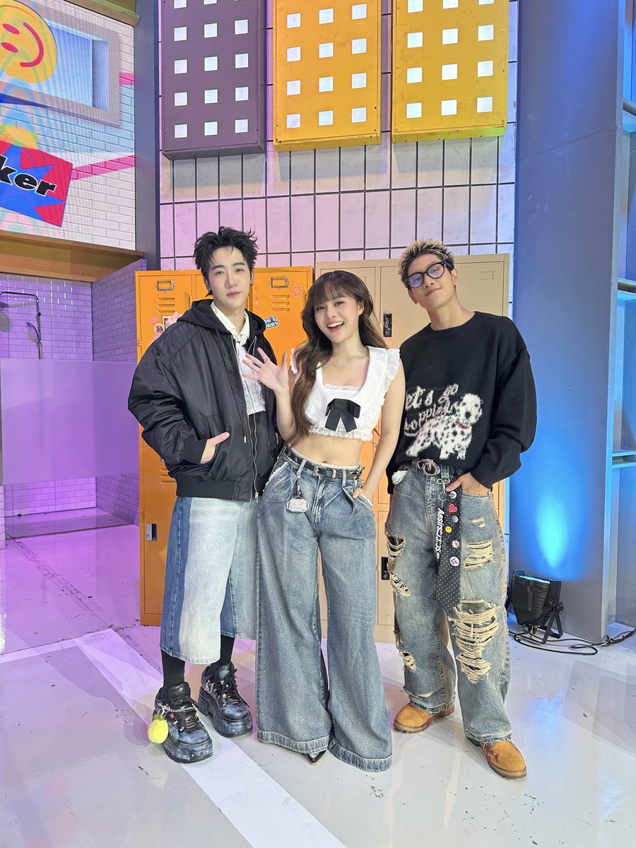 official_bamm's tweet image. นักเรียนแลกเปลี่ยน bamm รายงานตัวที่ HELLO LOCKER เรียบร้อยค้าบ 🏫✨

#bamm
#HELLOLOCKER
#HELLOLOCKEREP5
#XEBISENTERTAINMENT