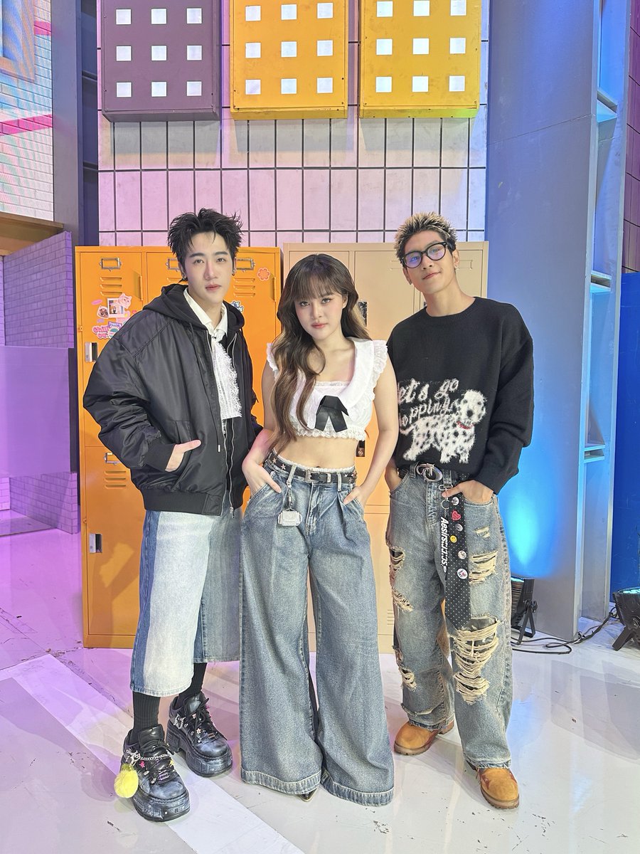 official_bamm's tweet image. นักเรียนแลกเปลี่ยน bamm รายงานตัวที่ HELLO LOCKER เรียบร้อยค้าบ 🏫✨

#bamm
#HELLOLOCKER
#HELLOLOCKEREP5
#XEBISENTERTAINMENT