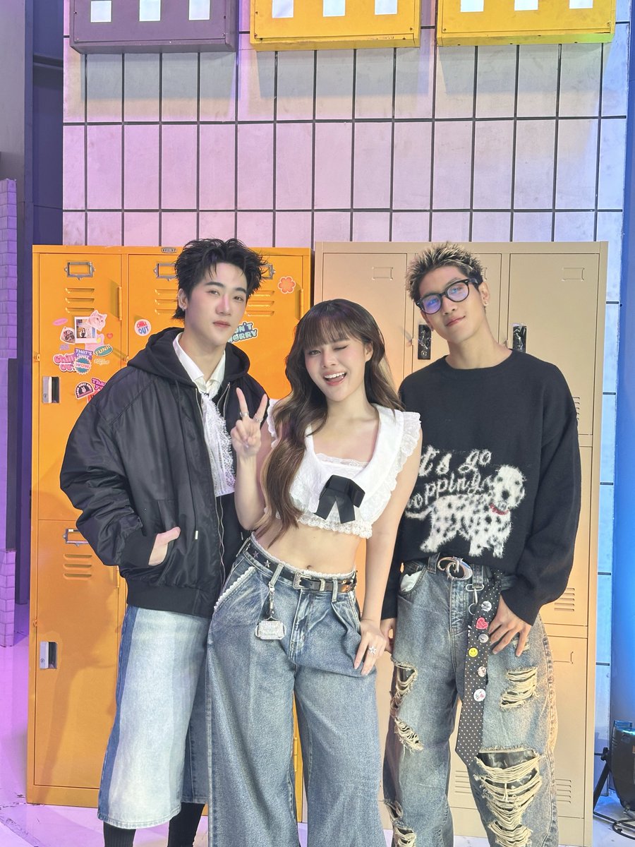 official_bamm's tweet image. นักเรียนแลกเปลี่ยน bamm รายงานตัวที่ HELLO LOCKER เรียบร้อยค้าบ 🏫✨

#bamm
#HELLOLOCKER
#HELLOLOCKEREP5
#XEBISENTERTAINMENT