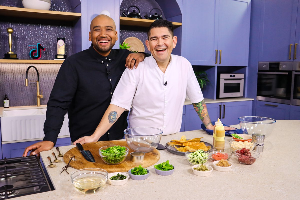 We're celebrating Heritage Day with delicious South African flavours ❤️🍴🇿🇦 Chef's Marthinus Ferreira &amp; Clem Pedro are on the Culinary Hotline - got a cooking question for them? Send it to us now via voice notes at 063 036 9649. #ExpressoShow
