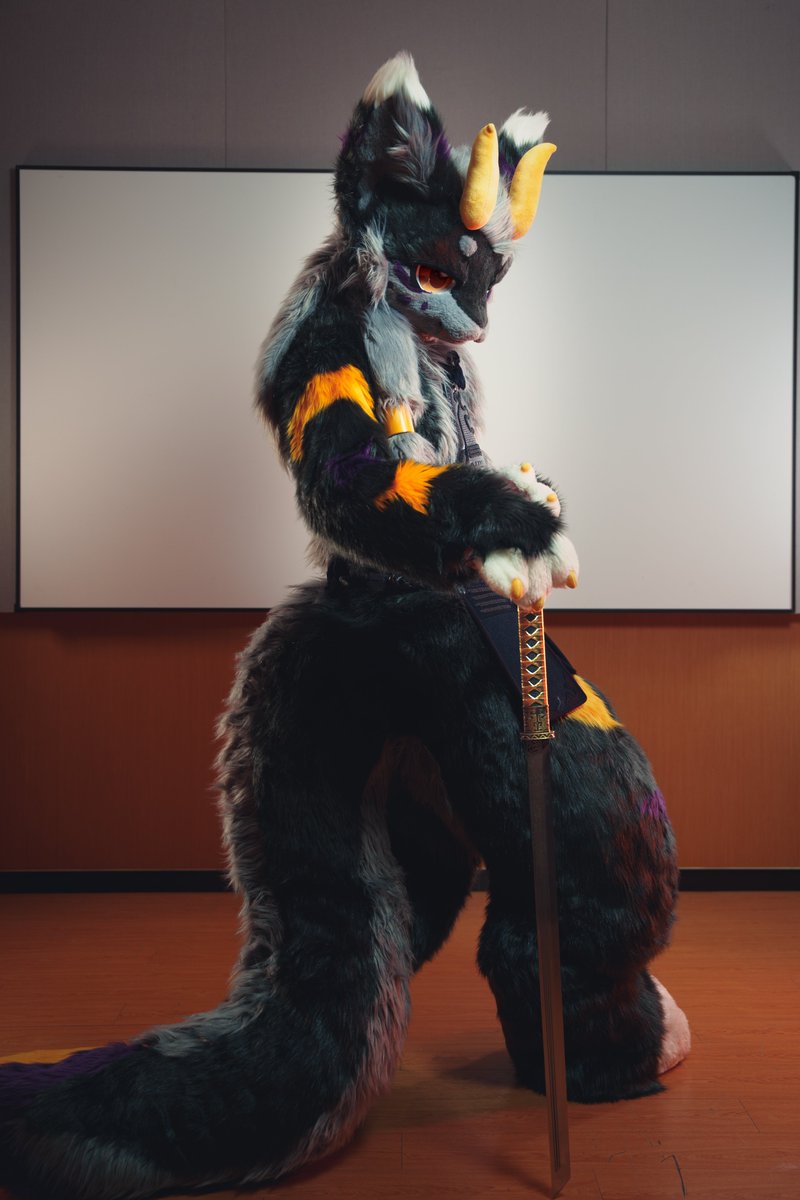 cxx41gmail's tweet image. #FursuitEveryday 
侧颜