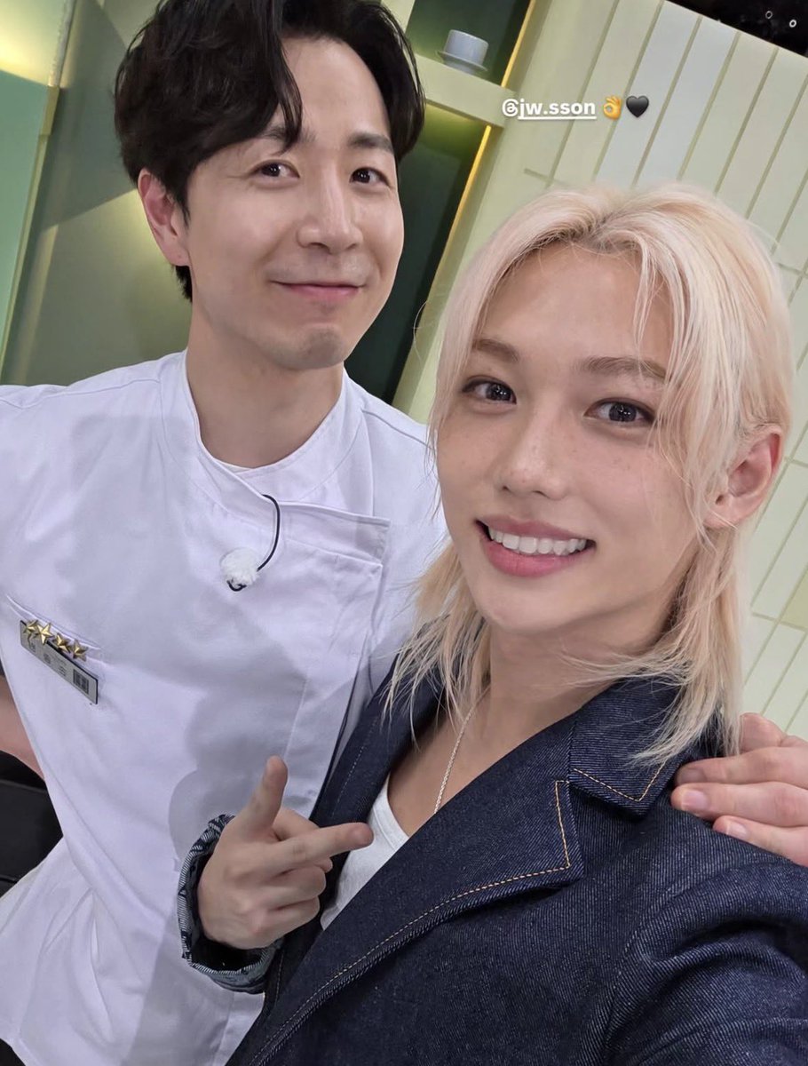 OFC HE POSTED A PIC WITH THE CHEF 😭😭😭😭😭