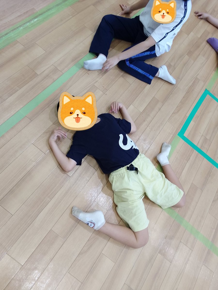 attomitsuke's tweet photo. 活動で　#ストレッチ　を行いました🧘🏻
手足を伸ばして前屈をしたり、上体は倒し腿を伸ばすなどいろんな体勢に挑戦しました✨
身体を伸ばして気分もスッキリです😊🌈
#放課後等デイサービス　#放デイ　#見附市　#あっとほーむ見附 https://t.co/Q0MiZw7sT1