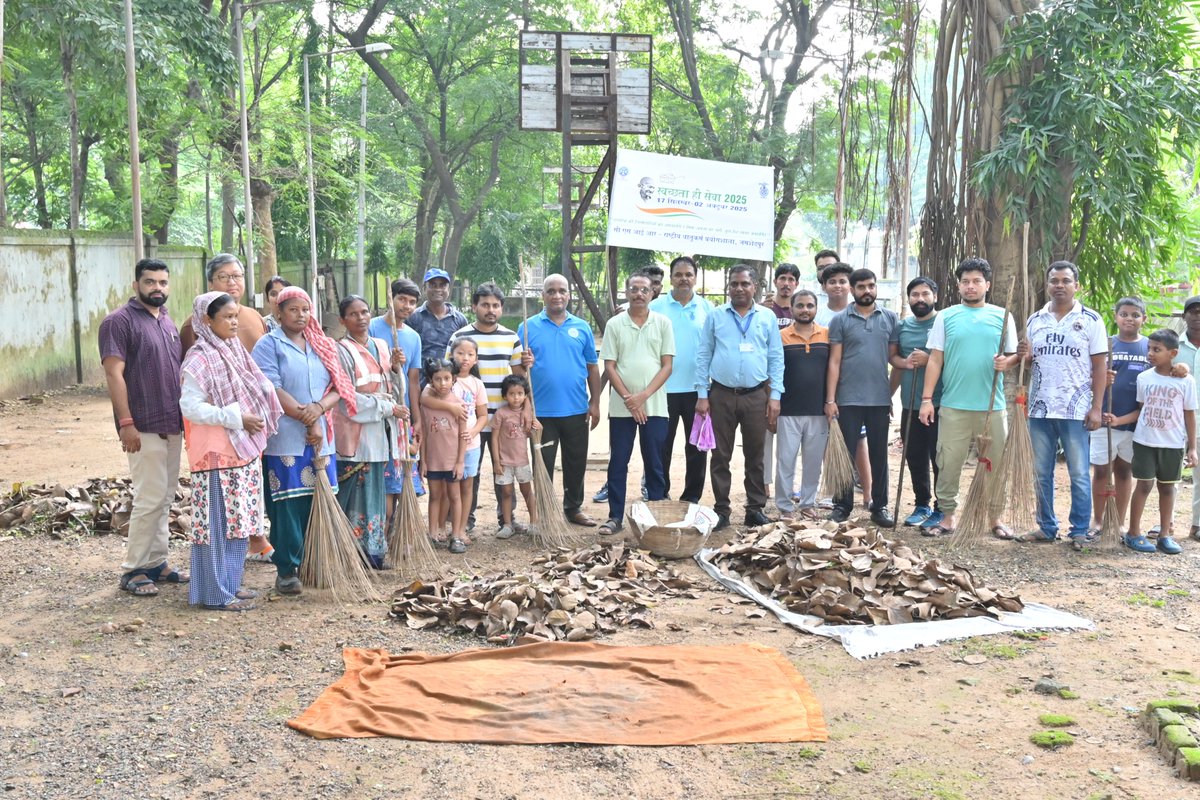 CSIR_NML's tweet image. CSIR-NML organized a cleaning drive at two residential complexes on September 20th and 21st as part of the Swachhta Hi Seva 2025 campaign. @CSIR_IND #SwachhataHiSeva2025