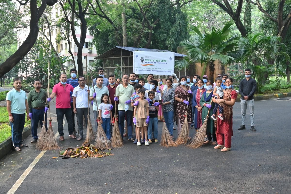 CSIR_NML's tweet image. CSIR-NML organized a cleaning drive at two residential complexes on September 20th and 21st as part of the Swachhta Hi Seva 2025 campaign. @CSIR_IND #SwachhataHiSeva2025