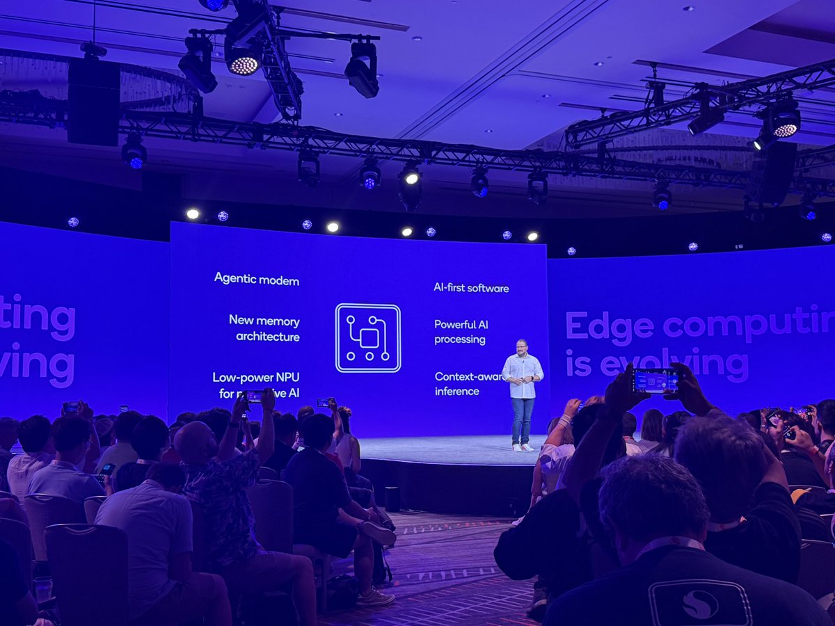 IntellectiaAI's tweet image. 6G FAST-TRACK: At Snapdragon Summit 2025📺

#Qualcomm&apos;s Cristiano Amon drops bombshell – pre-commercial 6G devices ready for large-scale rollout by 2028! &quot;Sooner than you think,&quot; says the CEO.

Stocks in play?   
[stocks analysis Try.intellectia.ai]
- $QCOM (Qualcomm): The…