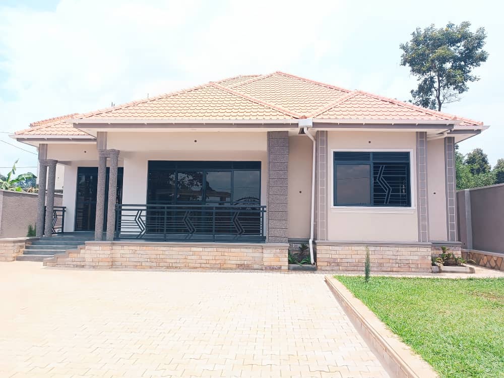 shukranproperty's tweet photo. BRAND NEW HOUSE FOR SALE
LOCATED IN KIRA - NABUSUGWE
#4BEDROOMS #3BATHROOMS & 1 BOY'S QUARTER
PRICED AT #380M UGX
SEATED ON 13 DECIMALS PRIVATE MAILO LAND TITLE
0706 592 177 https://t.co/0CpiYYV5Oh
