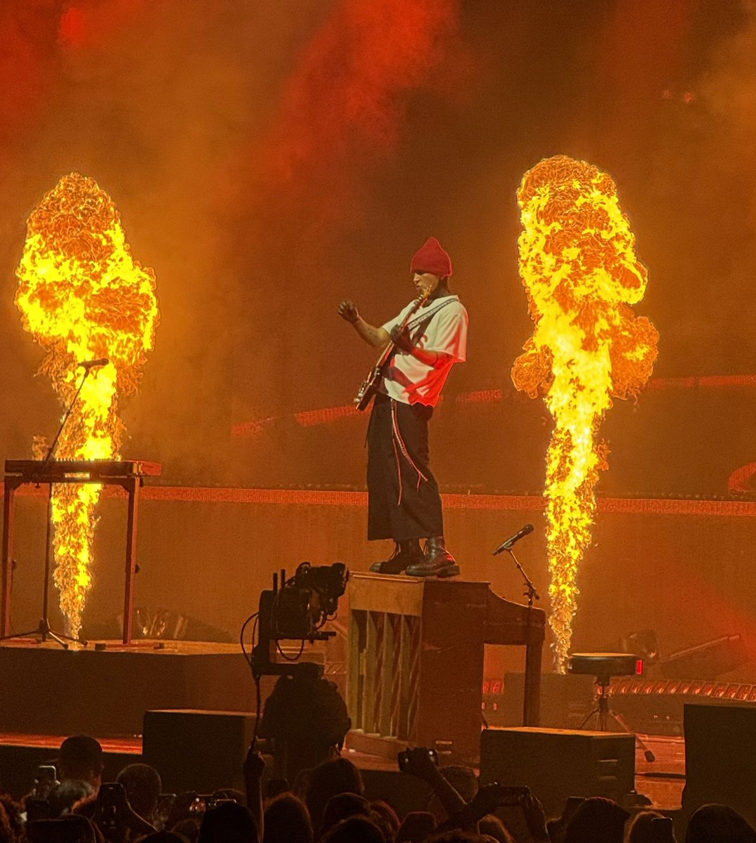 ZenyattaMafia's tweet photo. #Breach #Breachmilwaukee @twentyonepilots https://t.co/HJAQlfWZTe