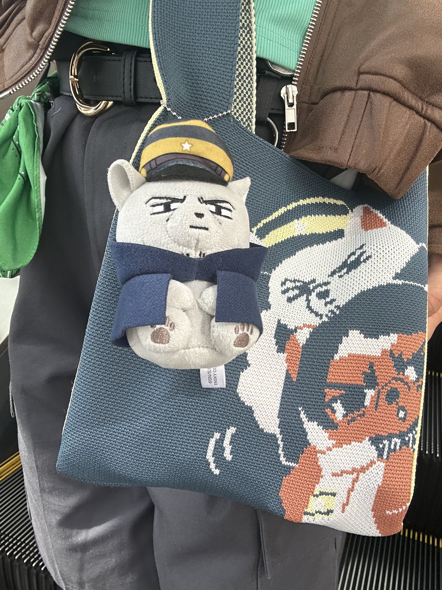 ziyan__o0's tweet image. #フォゼといっしょ #フォゼ島 
#月島基 #月島軍曹 
月島グリーン多めコーデでお出かけ〜
もちろん犬島さんとニットバックも一緒です🐕😘